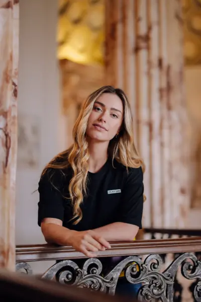 lifestyle photoLIVERY Essential Tee - Black