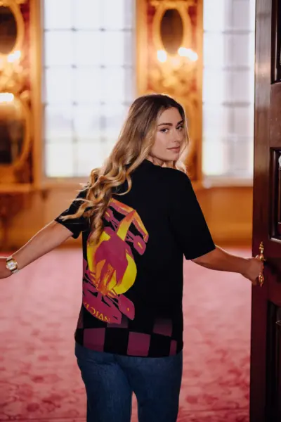 lifestyle photoVICE Essential Tee - Black