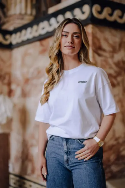 lifestyle photoVICE Essential Tee - White