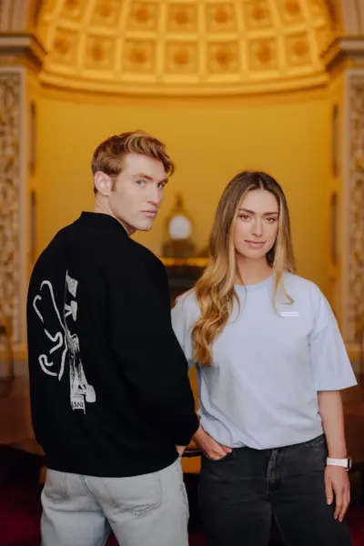 lifestyle photoTRACK Essential Crew Neck - Black