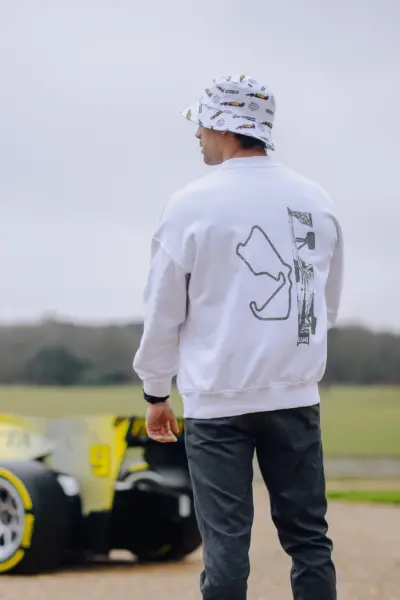 lifestyle photoTRACK Essential Crew Neck - Black