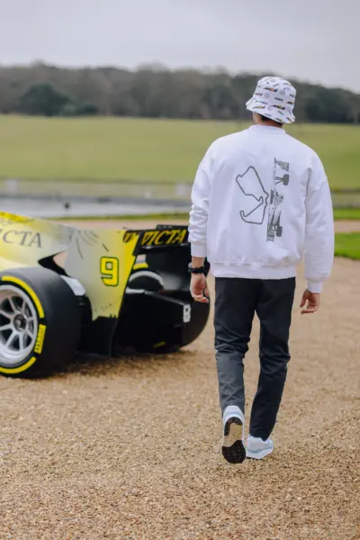 lifestyle photoTRACK Essential Crew Neck - Black