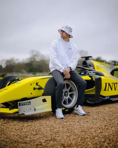 lifestyle photoTRACK Essential Crew Neck - Black