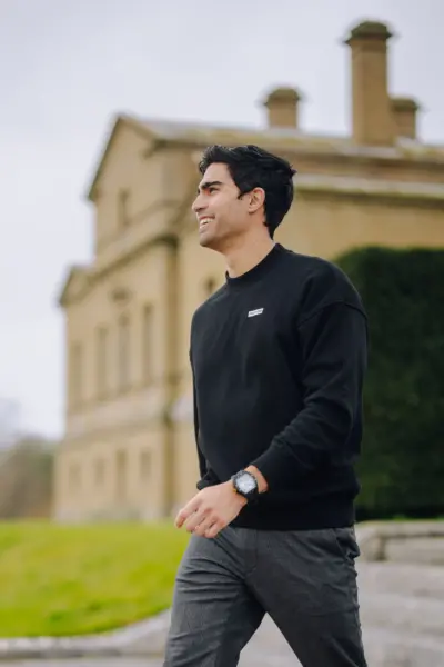 lifestyle photoTRACK Essential Crew Neck - Black