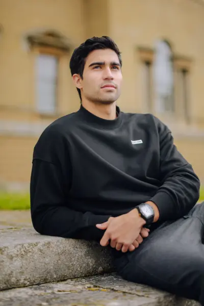 lifestyle photoTRACK Essential Crew Neck - Black