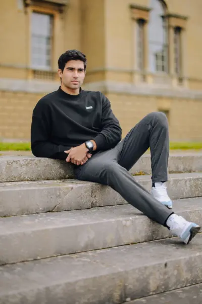 lifestyle photoTRACK Essential Crew Neck - Black