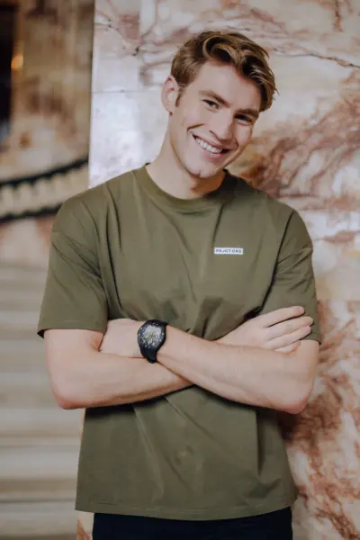 lifestyle photoSPORTS CAR Essential Tee - Green